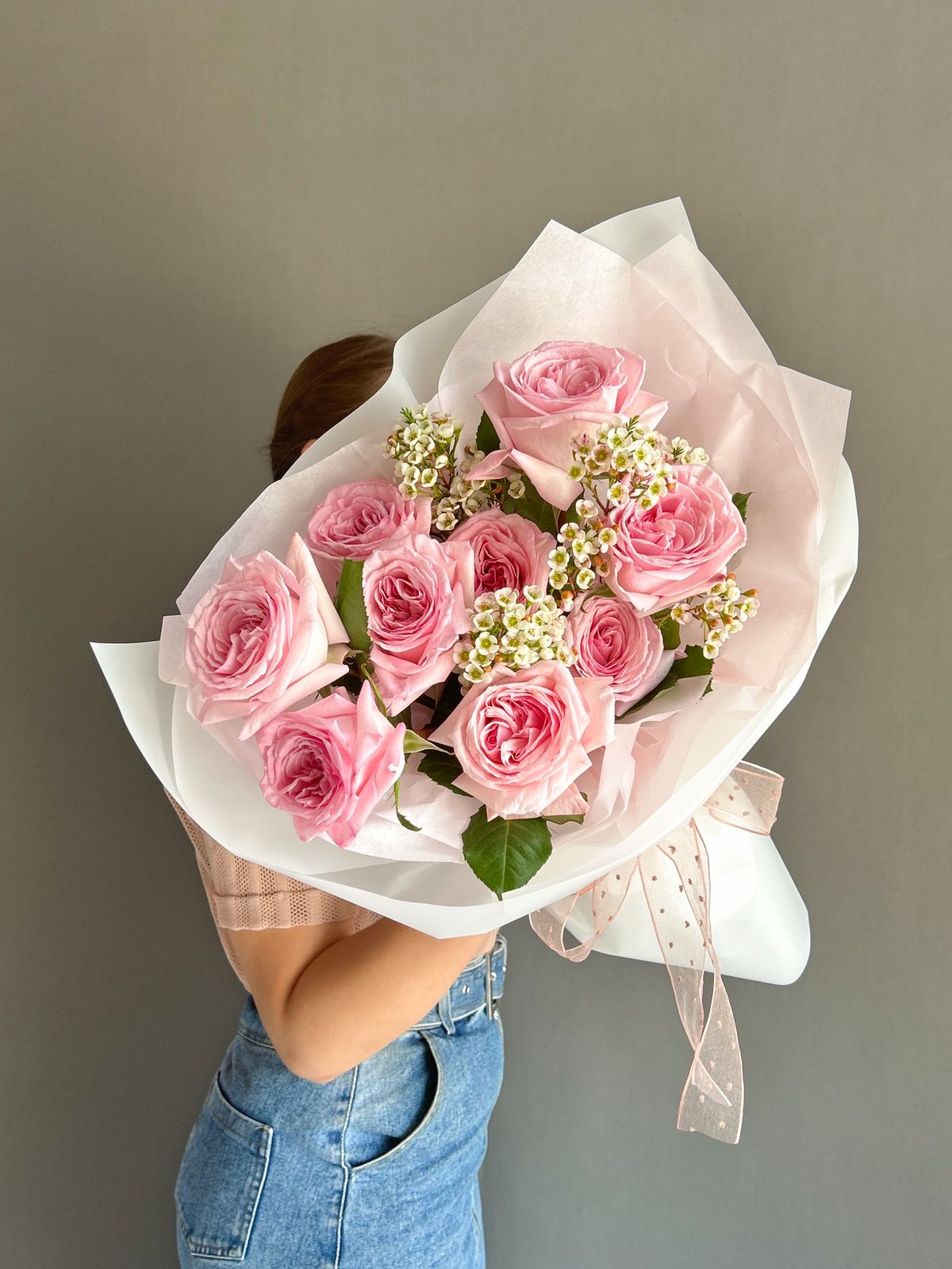Букет "Фея роз"  с розами и ваксом