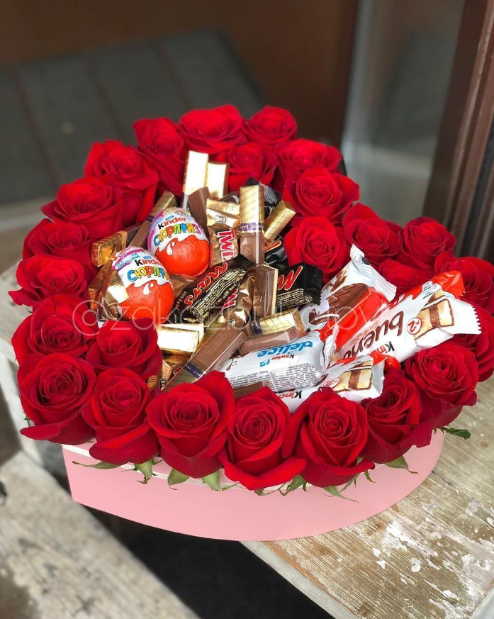 Коробка "Сладости в сердце" с розами