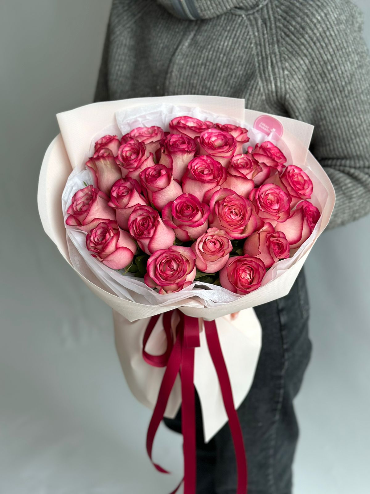 25 голландских розовых роз 