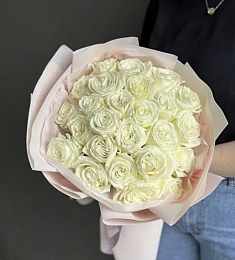 25 голландских белых роз