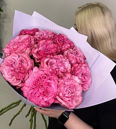 Букет из 11 розовых пионовидных роз