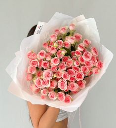 Букет из 15 розовых спрей роз