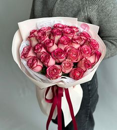 25 голландских розовых роз 