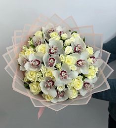 Букет "Нежное утро" из орхидей и роз 