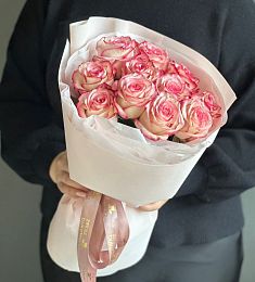 11 голландских розовых роз