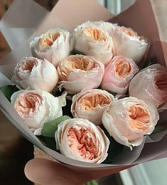 Букет из 11 нежных пионовидных роз