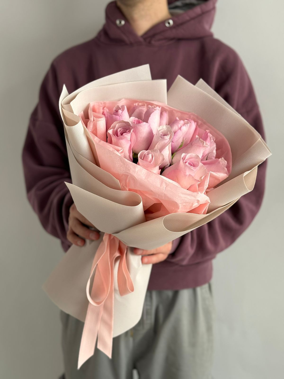 15 голландских нежно розовых сортовых роз 