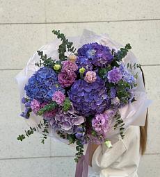 Букет "Феерия" из гортензий и лизиантуса