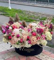 Цветочная композиция XXL "Тексас" из пионов, гортензий, антуриума и сухоцветов