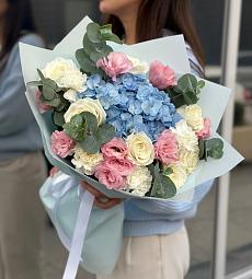 Букет "Кемер" из гортензии, лизиантусов, роз и гвоздик